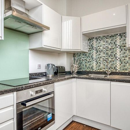 شقة لندن  في Stylish Studio By Heathrow Airport المظهر الخارجي الصورة