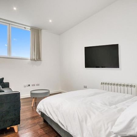 شقة لندن  في Stylish Studio By Heathrow Airport المظهر الخارجي الصورة