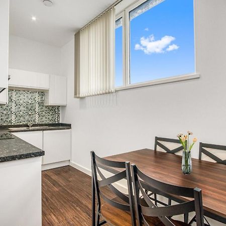 شقة لندن  في Stylish Studio By Heathrow Airport المظهر الخارجي الصورة