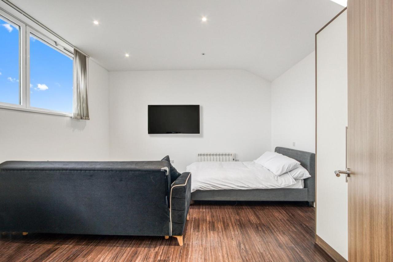 شقة لندن  في Stylish Studio By Heathrow Airport المظهر الخارجي الصورة