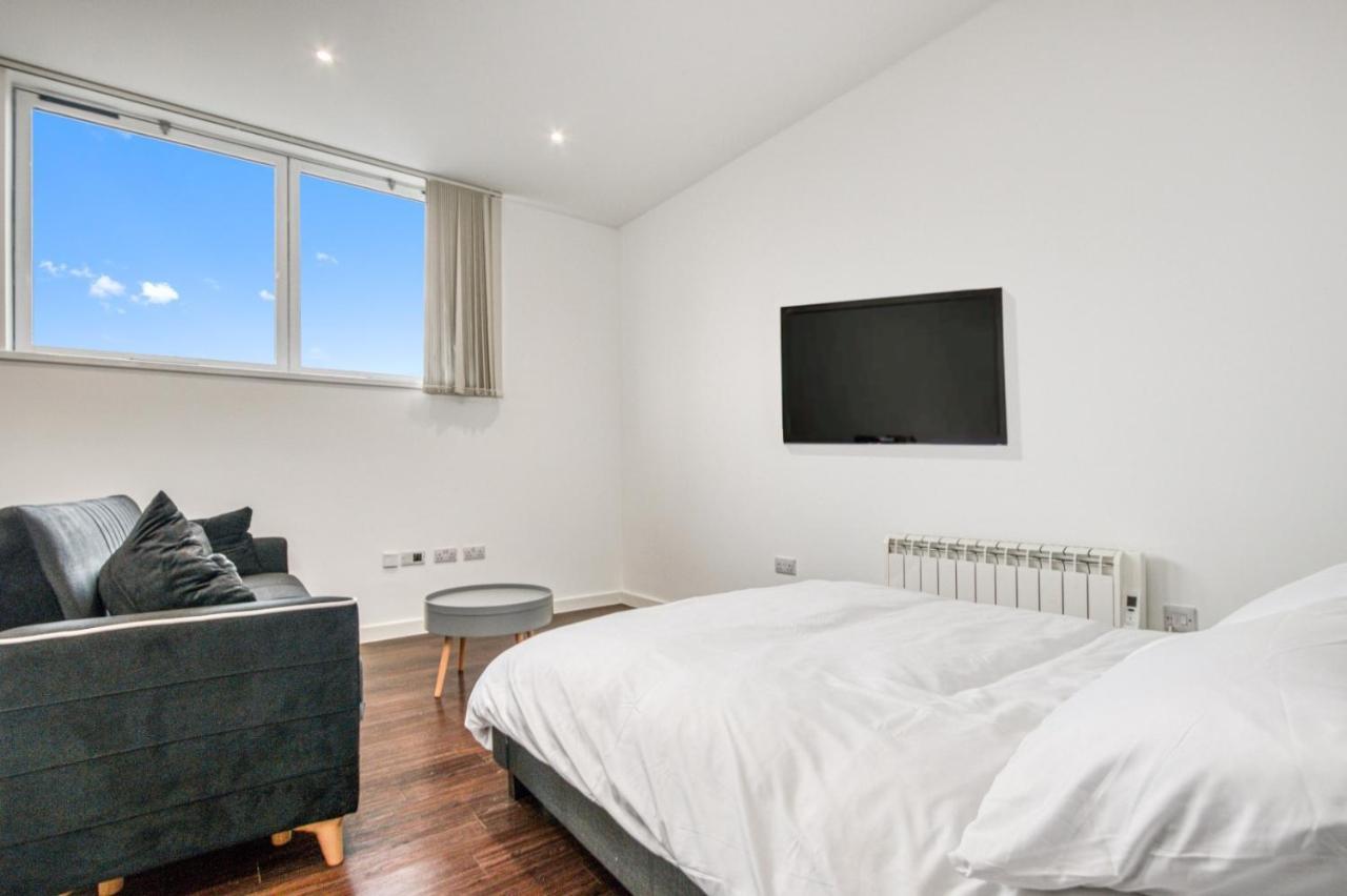 شقة لندن  في Stylish Studio By Heathrow Airport المظهر الخارجي الصورة