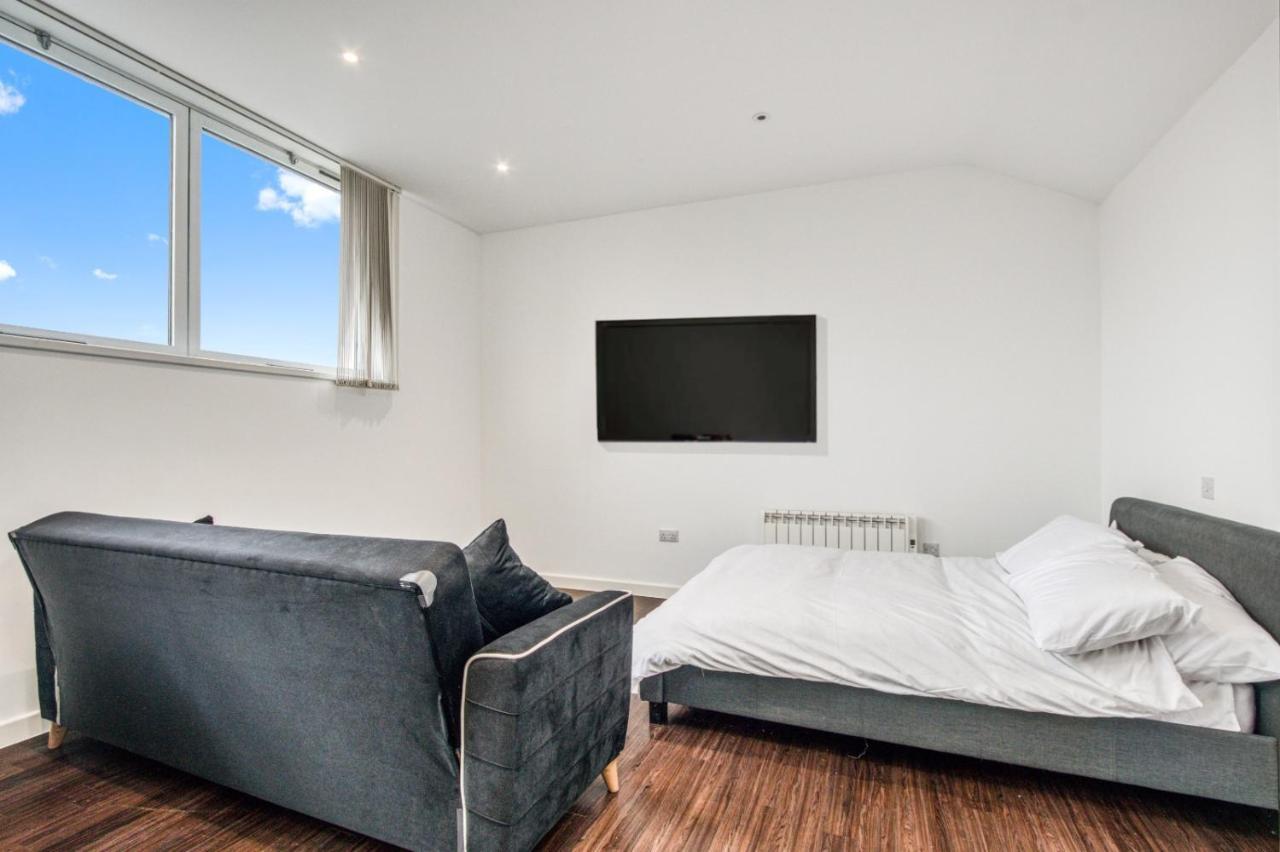 شقة لندن  في Stylish Studio By Heathrow Airport المظهر الخارجي الصورة