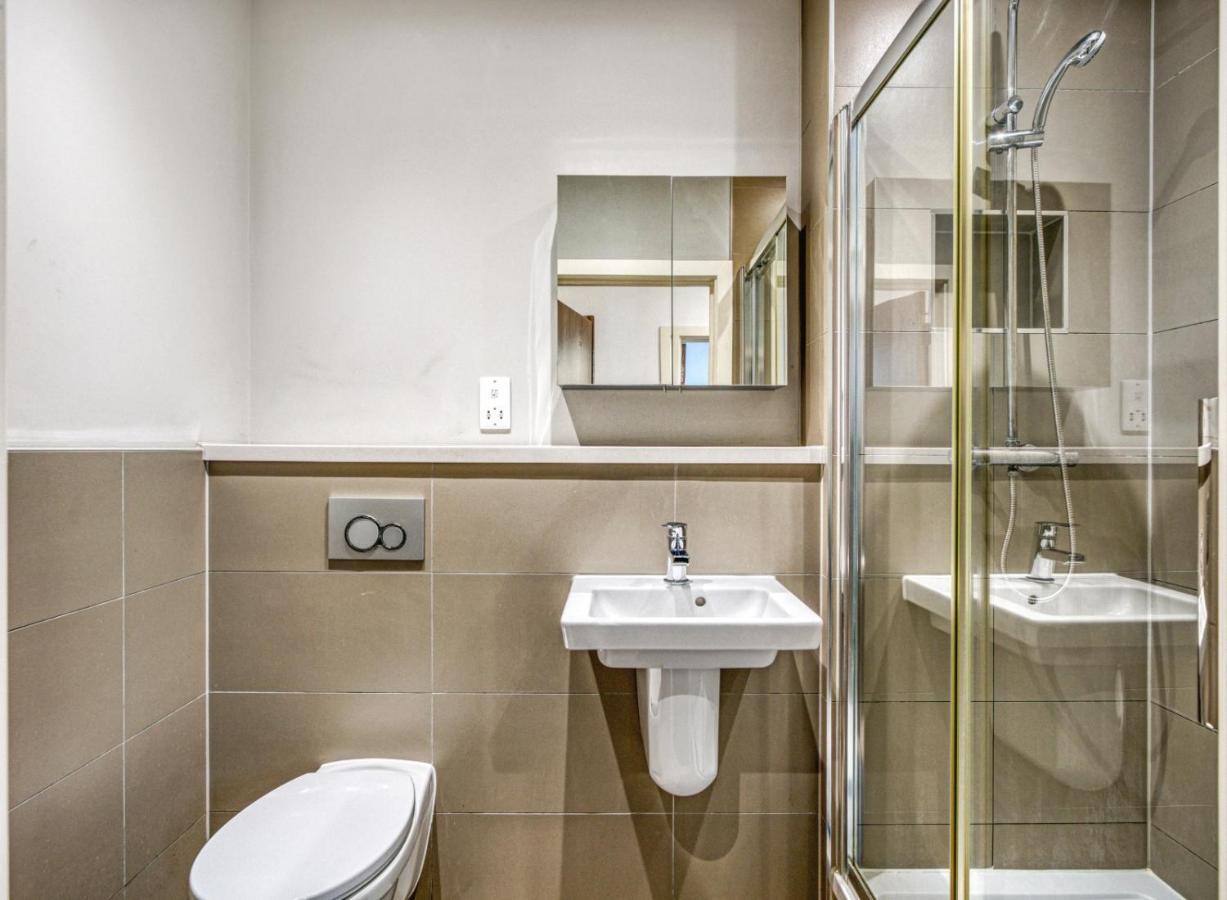 شقة لندن  في Stylish Studio By Heathrow Airport المظهر الخارجي الصورة
