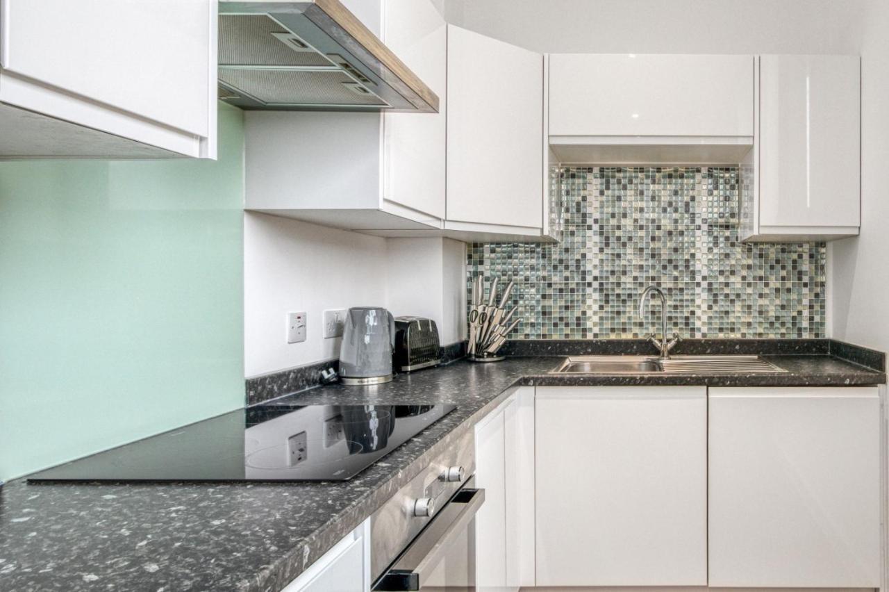 شقة لندن  في Stylish Studio By Heathrow Airport المظهر الخارجي الصورة
